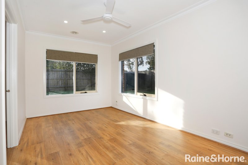 Photo - 21 Parker Court, Roxburgh Park VIC 3064 - Image 10