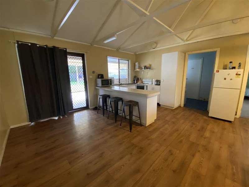 Photo - 21 Parkfield Way, Australind WA 6233 - Image 5