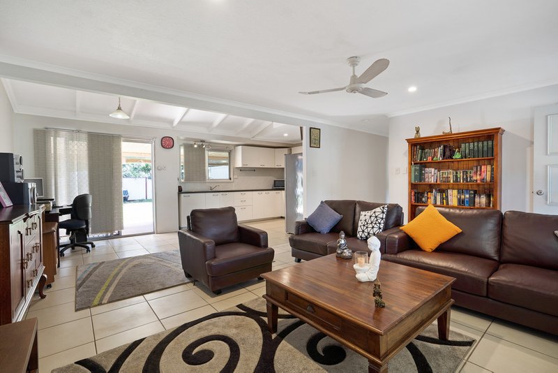 Photo - 21 Parkland Court, Eagleby QLD 4207 - Image 2