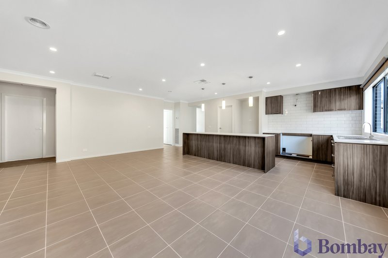 Photo - 21 Pascal Crescent, Kalkallo VIC 3064 - Image 3