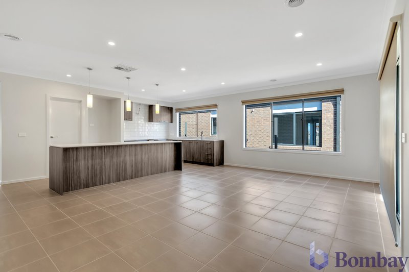 Photo - 21 Pascal Crescent, Kalkallo VIC 3064 - Image 4