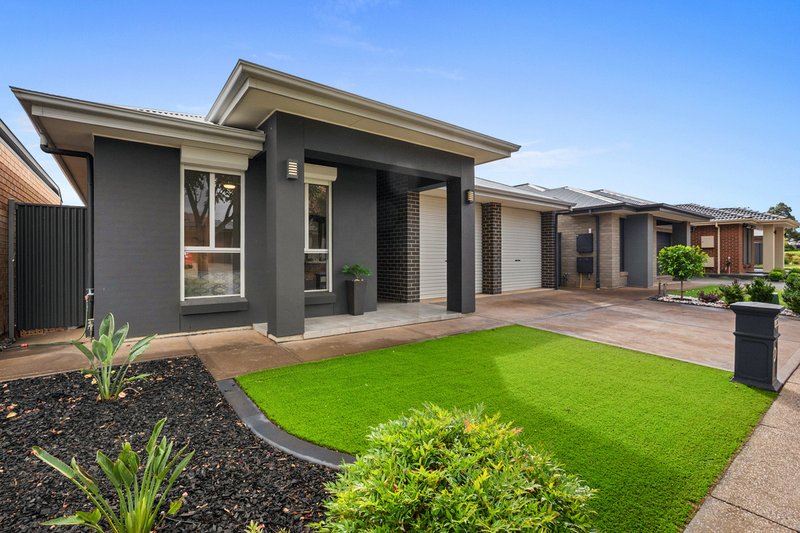 Photo - 21 Pedlar Close, Blakeview SA 5114 - Image 2