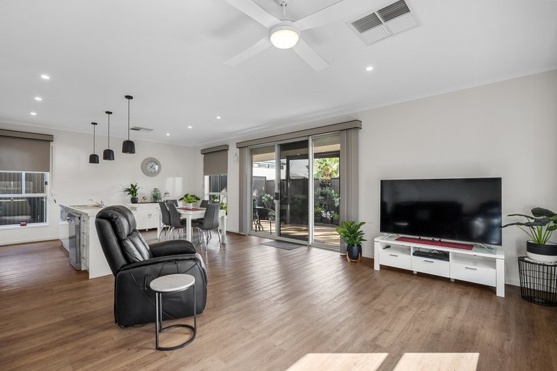 Photo - 21 Pedlar Close, Blakeview SA 5114 - Image 15