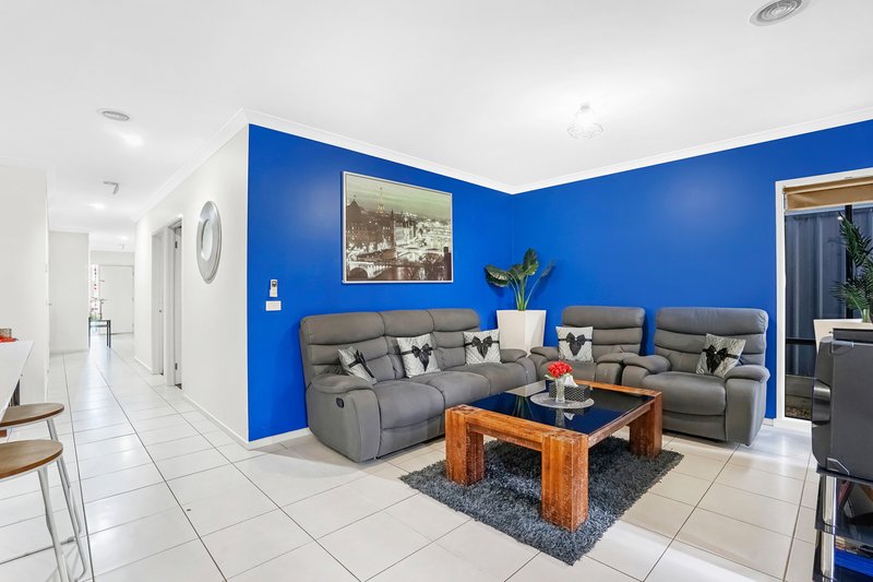 Photo - 21 Penfold Street, Craigieburn VIC 3064 - Image 10