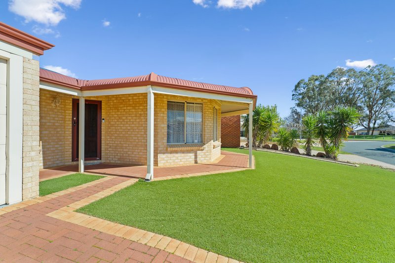 Photo - 21 Peverett Loop, Baldivis WA 6171 - Image 2