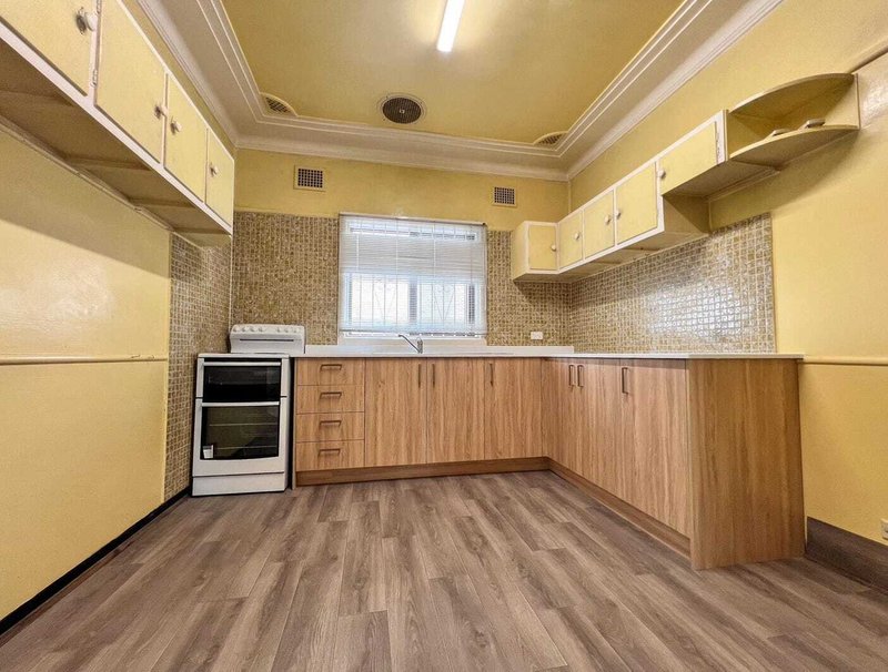 Photo - 21 Phillip Avenue, Cabramatta NSW 2166 - Image 3