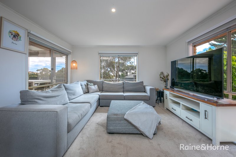 Photo - 21 Phillip Drive, Sunbury VIC 3429 - Image 5