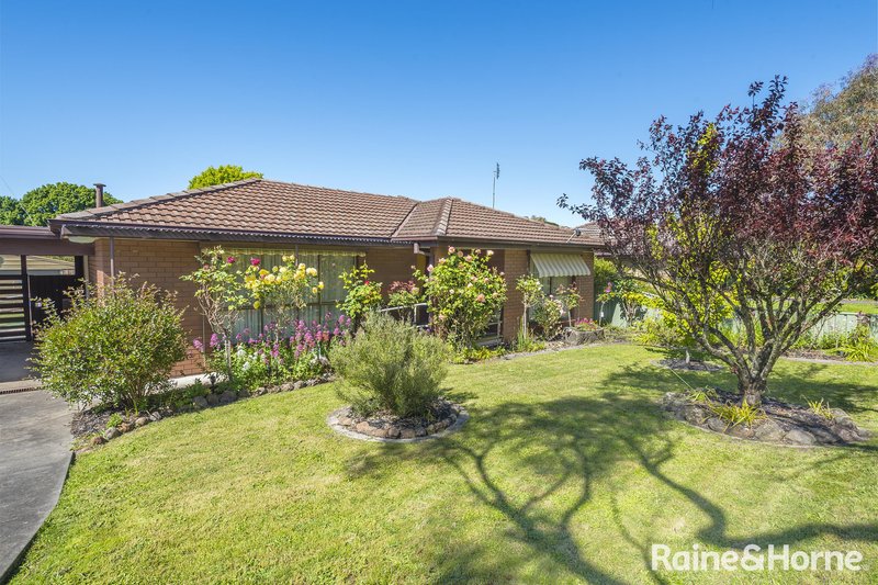 Photo - 21 Pohlman Street, Kyneton VIC 3444 - Image 2