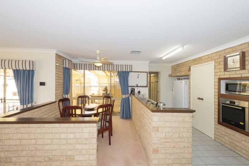 Photo - 21 Pollard Way, Warnbro WA 6169 - Image 7