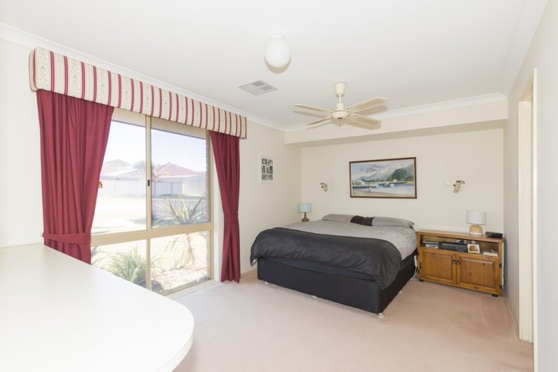 Photo - 21 Pollard Way, Warnbro WA 6169 - Image 10