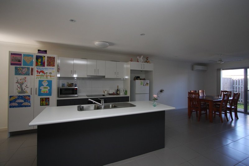 Photo - 2/1 Portimao Court, Oxenford QLD 4210 - Image 3