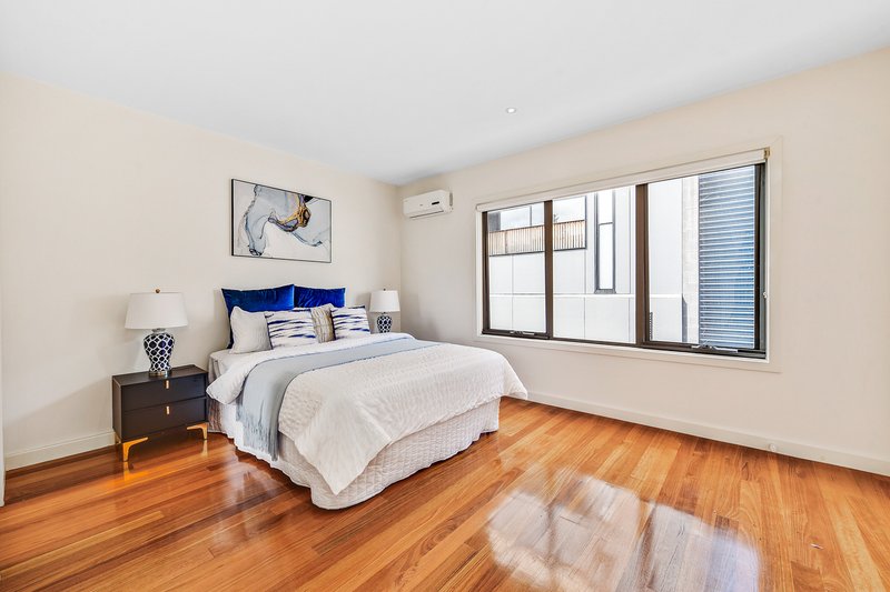 Photo - 2/1 Prince Edward Avenue, Mckinnon VIC 3204 - Image 5