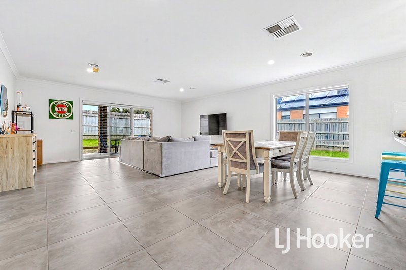 Photo - 21 Pump House Crescent, Clyde VIC 3978 - Image 4