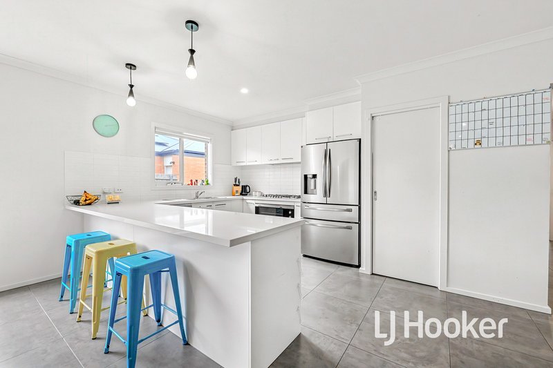 Photo - 21 Pump House Crescent, Clyde VIC 3978 - Image 5