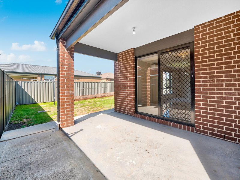 Photo - 21 Quattro Avenue, Cranbourne East VIC 3977 - Image 18