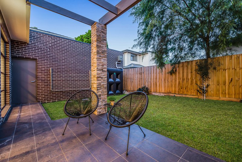 Photo - 2/1 Ranfurlie Drive, Glen Waverley VIC 3150 - Image 12