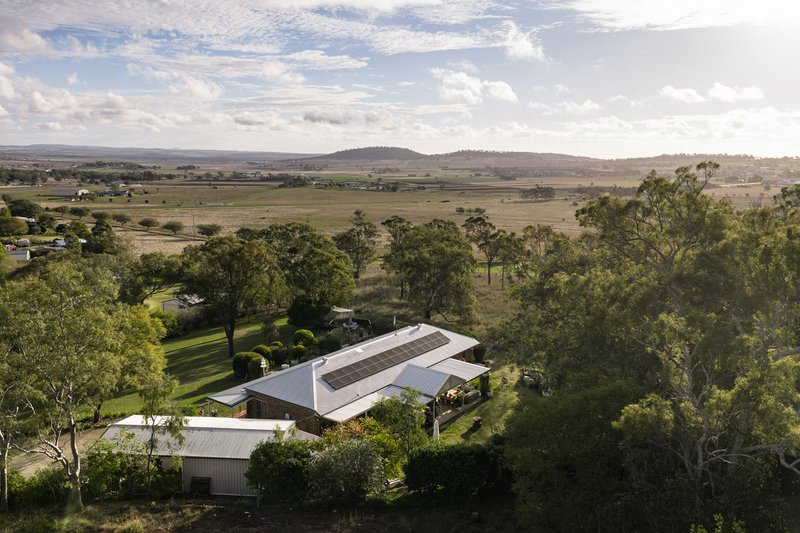 Photo - 21 Rebecca Street, Glenvale QLD 4350 - Image 4