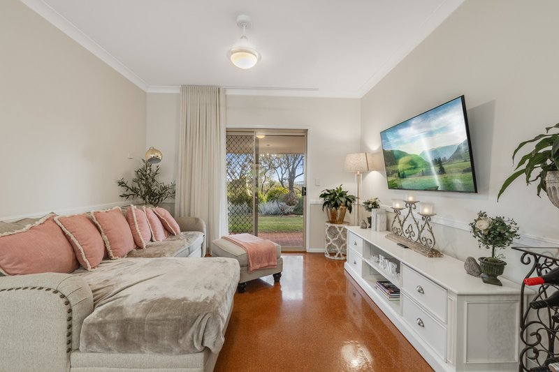 Photo - 21 Rebecca Street, Glenvale QLD 4350 - Image 12