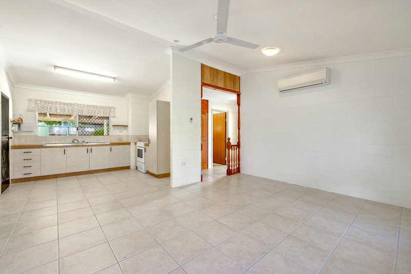 Photo - 2/1 Redwood Street, Whitfield QLD 4870 - Image 3