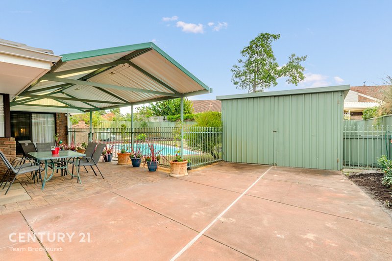 Photo - 21 Regal Drive, Thornlie WA 6108 - Image 2