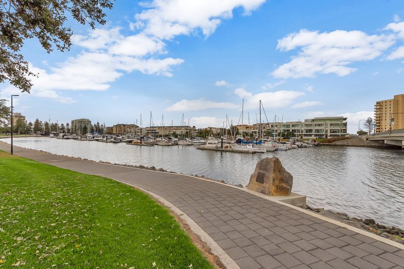 Photo - 2/1 Regent Street, Glenelg North SA 5045 - Image 11