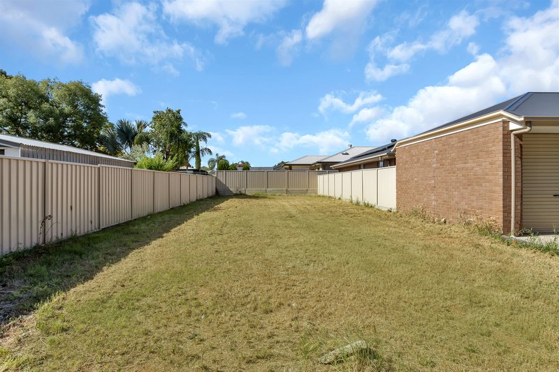 Photo - 21 Resthaven Drive, Parafield Gardens SA 5107 - Image 3