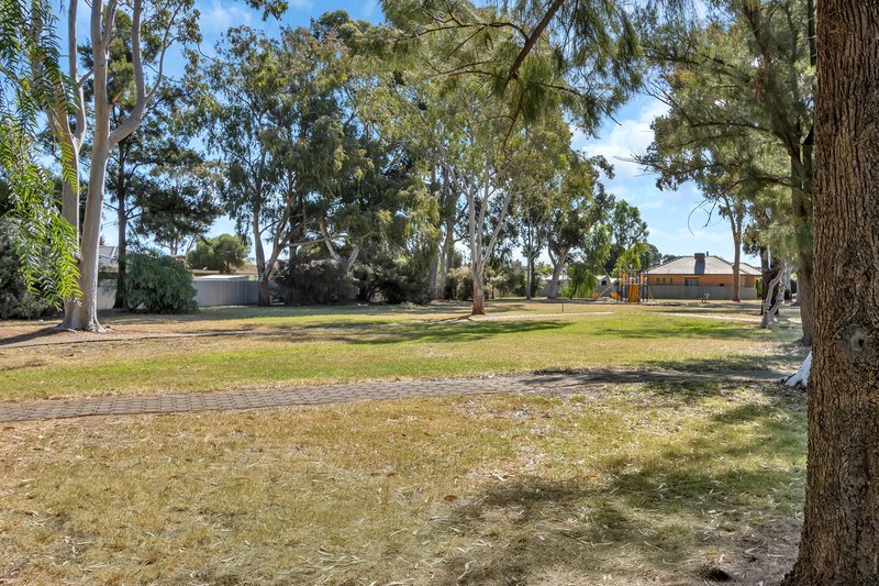 Photo - 21 Resthaven Drive, Parafield Gardens SA 5107 - Image 8