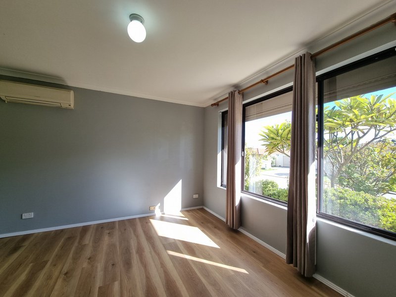 Photo - 21 Reveley Close, Seville Grove WA 6112 - Image 6