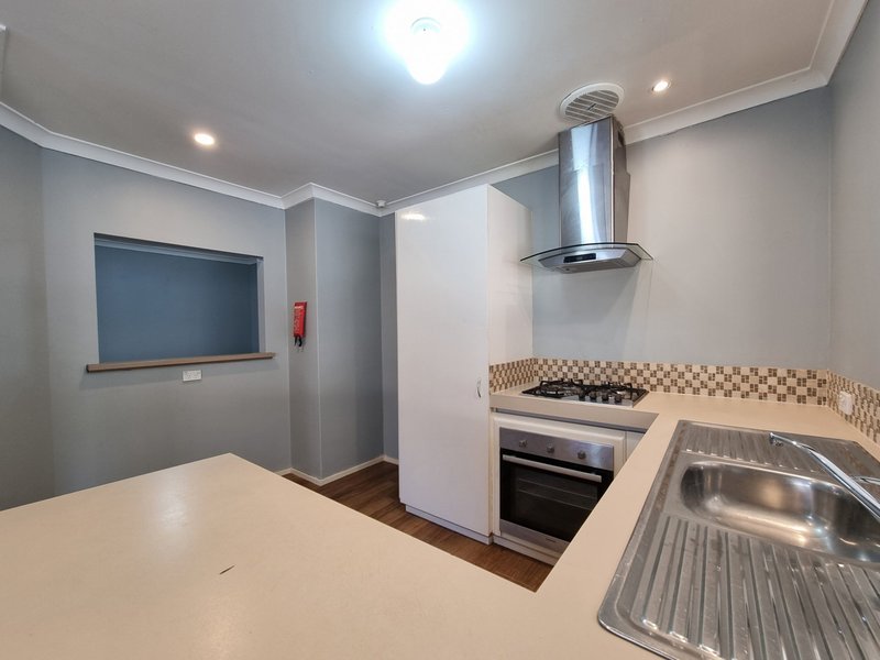Photo - 21 Reveley Close, Seville Grove WA 6112 - Image 9