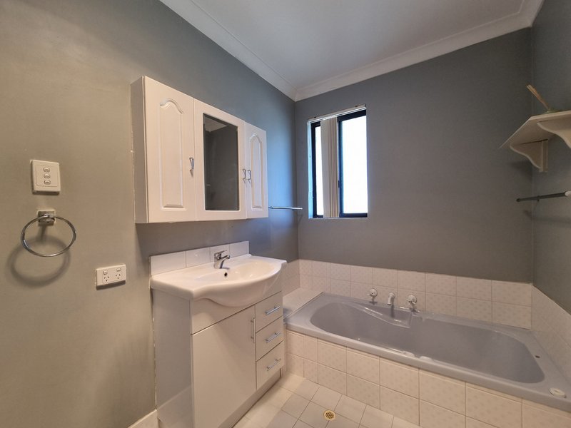 Photo - 21 Reveley Close, Seville Grove WA 6112 - Image 14