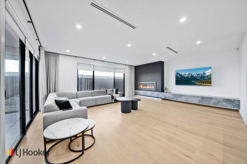 Photo - 21 Riverglen Drive, Craigieburn VIC 3064 - Image 9