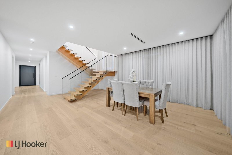 Photo - 21 Riverglen Drive, Craigieburn VIC 3064 - Image 10