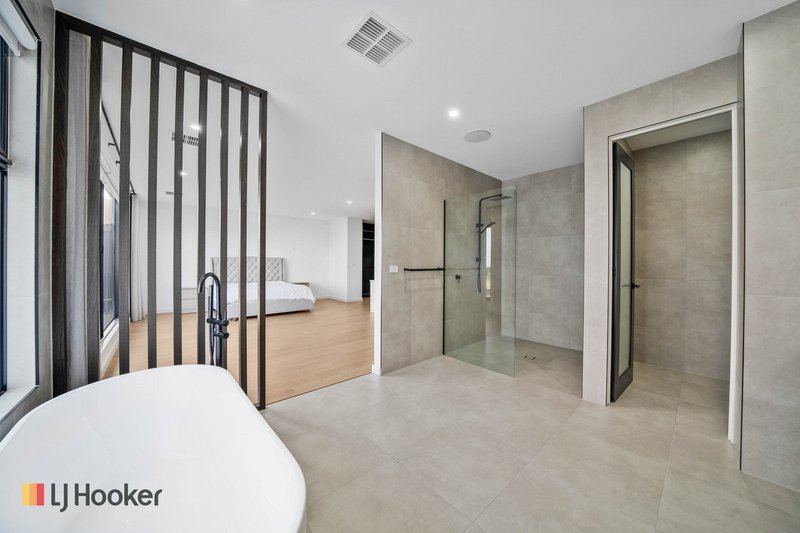 Photo - 21 Riverglen Drive, Craigieburn VIC 3064 - Image 18