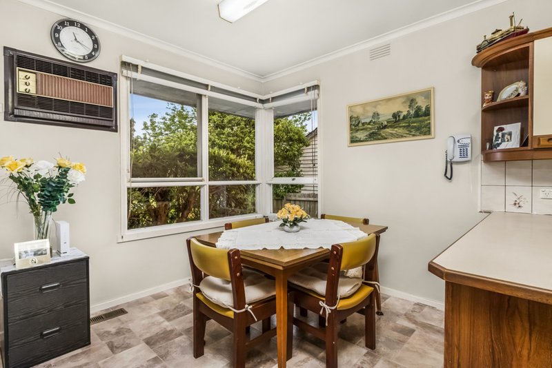 Photo - 21 Roberts Street, Glen Waverley VIC 3150 - Image 3