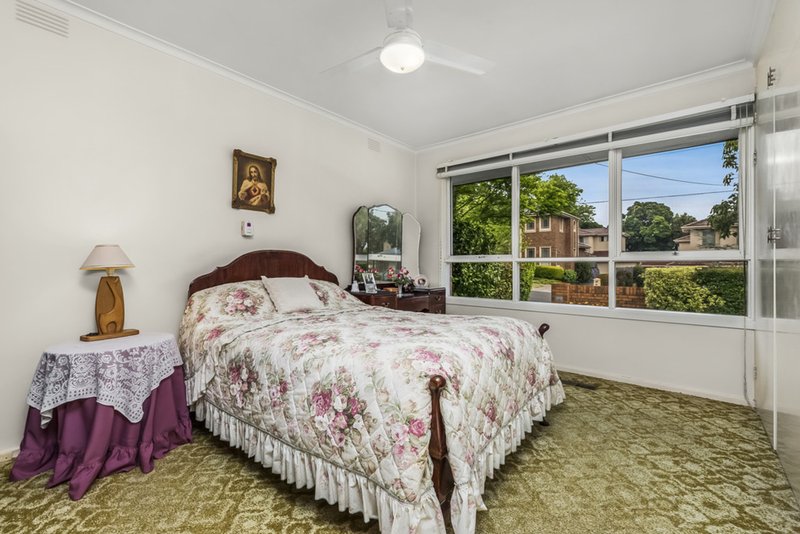 Photo - 21 Roberts Street, Glen Waverley VIC 3150 - Image 6