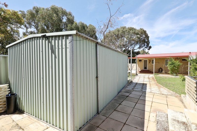 Photo - 21 Rochford Way, Girrawheen WA 6064 - Image 17