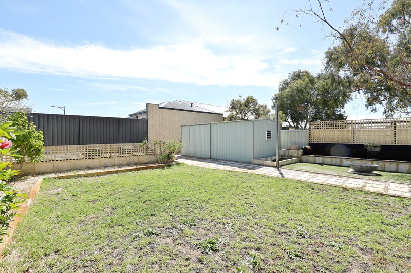 Photo - 21 Rochford Way, Girrawheen WA 6064 - Image 21