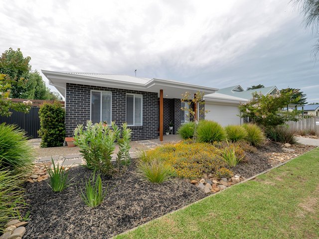 Photo - 21 Roderick Close, Cowes VIC 3922 - Image 1