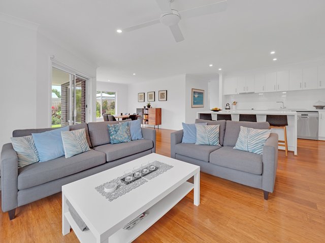 Photo - 21 Roderick Close, Cowes VIC 3922 - Image 2