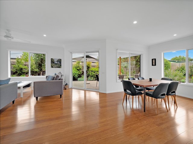 Photo - 21 Roderick Close, Cowes VIC 3922 - Image 5
