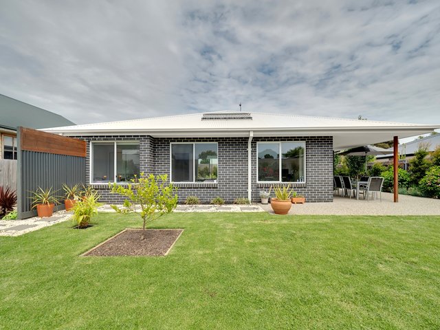 Photo - 21 Roderick Close, Cowes VIC 3922 - Image 14
