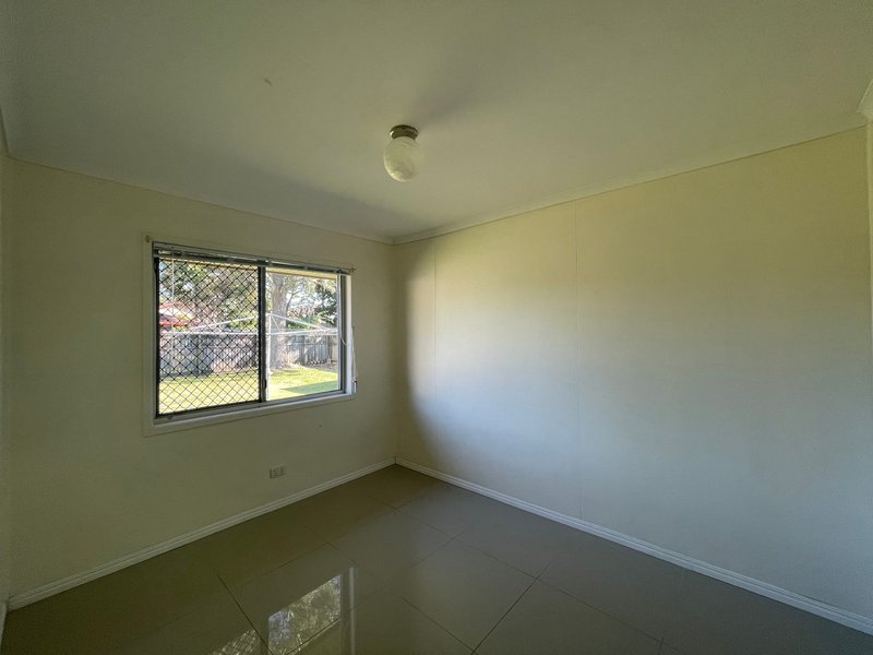 Photo - 21 Rogers Crescent, Caboolture QLD 4510 - Image 6