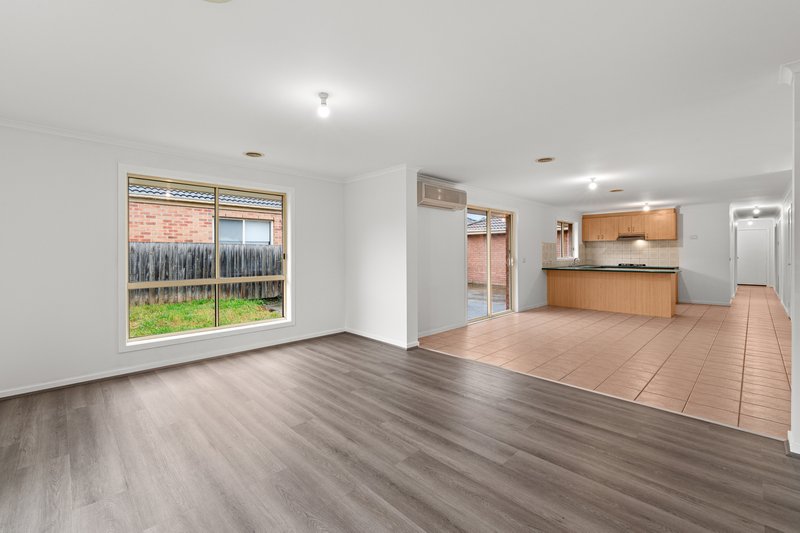 Photo - 21 Rolain Avenue, South Morang VIC 3752 - Image 6