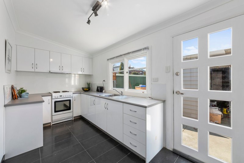 Photo - 21 Roope Street, New Town TAS 7008 - Image 2