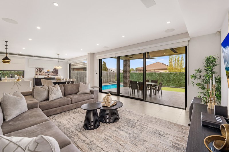 Photo - 21 Rowe Drive, Potts Hill NSW 2143 - Image 2