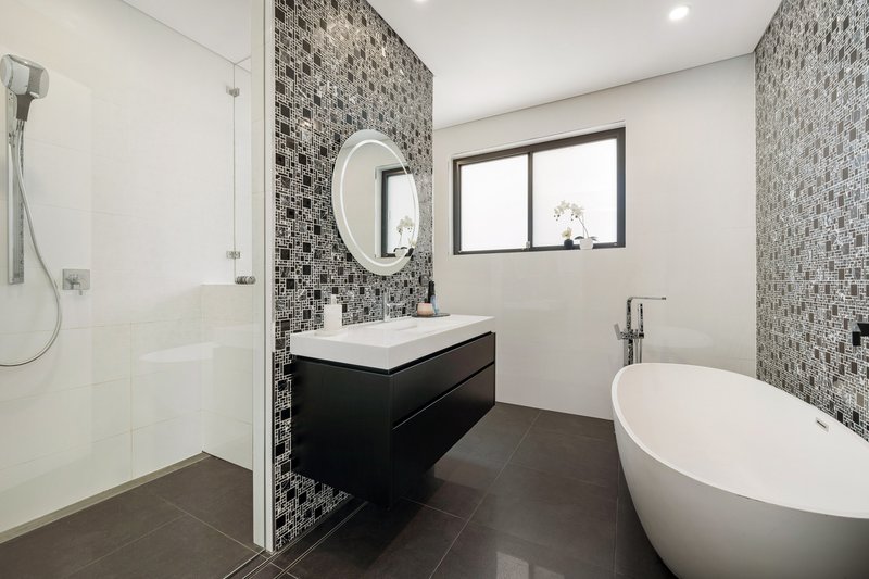 Photo - 21 Rowe Drive, Potts Hill NSW 2143 - Image 10