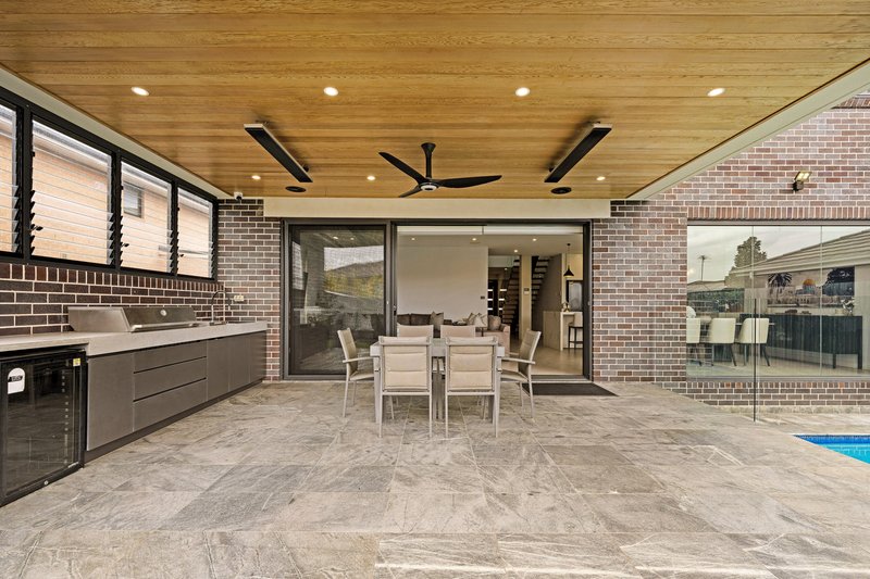 Photo - 21 Rowe Drive, Potts Hill NSW 2143 - Image 11