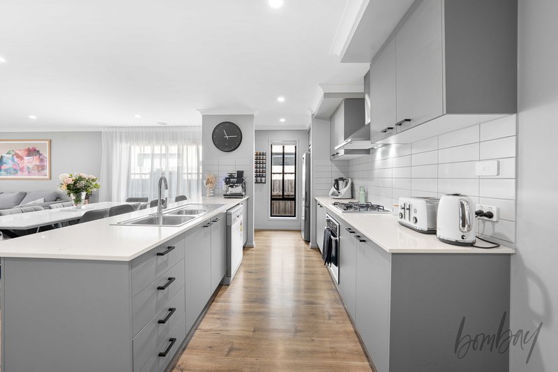 Photo - 21 Salvia Street, Mickleham VIC 3064 - Image 4