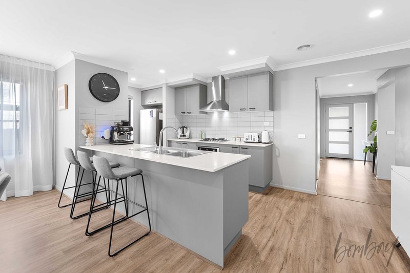 Photo - 21 Salvia Street, Mickleham VIC 3064 - Image 5