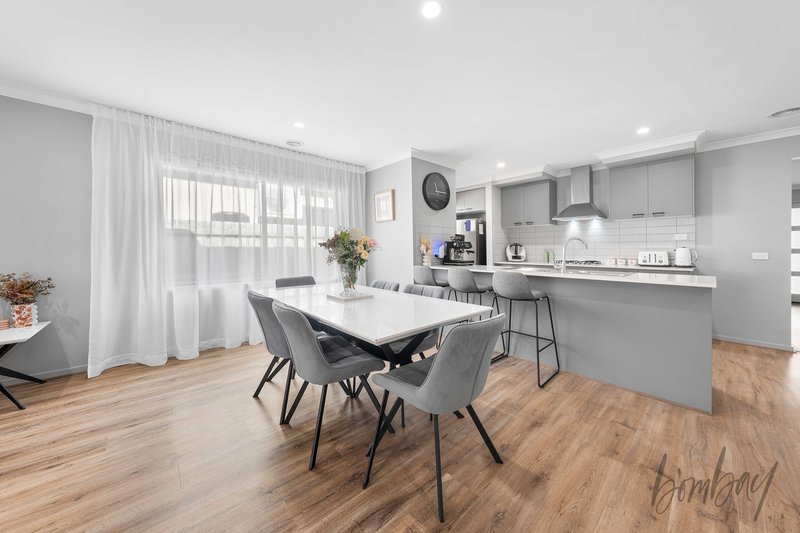 Photo - 21 Salvia Street, Mickleham VIC 3064 - Image 7